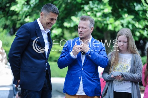 01.06.2014 WARSZAWA <br />DZIEN DZIECKA W PALACU PREZYDENCKIM<br />N/Z KRZYSZTOF HOLOWCZYC PIOTR SZWEDES  <br /> 