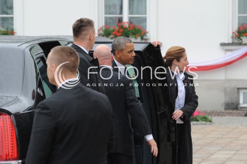  03.06.2014 WARSZAWA<br />WIZYTA PREZYDENTA USA BARACKA OBAMY W POLSCE<br />SPOTKANIE PREZYDENTA BARACKA OBAMY Z PREZYDENTEM BRONISLAWEM KOMOROWSKIM<br />President Obama in Poland. Barack Obama and President Bronislaw Komorowski meet at Belweder Palace<br />N/Z PREZYDENT USA BARACK OBAMA Z OCHRONA<br /> 