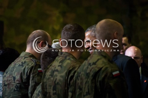  03.06.2014 WARSZAWA WIZYTA PREZYDENTA USA BARACKA OBAMY W POLSCE SPOTKANIE PREZYDENTOW POLSKI I USA Z POLSKIMI I AMERYKANSKIMI PILOTAMI SAMOLOTOW F16 President Obama in Poland. Barack Obama and President Komorowski meet with American and Polish airmen at Warsaw Chopin Airport. N/Z BARACK OBAMA  