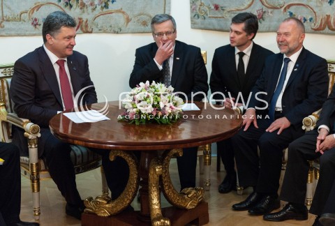  03.06.2014 WARSZAWA<br />SPOTKANIE PREZYDENTA BRONISLAWA KOMOROWSKIEGO Z PREZYDENTEM ELEKTEM UKRAINY PETRO POROSZENKO W BELWEDERZE<br />N/Z PREZYDENT RP BRONISLAW KOMOROWSKI PREZYDENT ELEKT PETRO POROSZENKO<br /> 