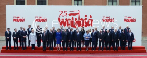  04.06.2014 WARSZAWA<br />UROCZYSTOSCI Z OKAZJI 25 LECIA WOLNYCH WYBOROW W POLSCE<br />25 LECIE WOLNOSCI W POLSCE<br />FAMILY PHOTO PRZYWODCOW GOSCI ZAPROSZONYCH NA UROCZYSTOSCI<br />N/Z PREZYDENT POLSKI BRONISLAW KOMOROWSKI ANNA KOMOROWSKA PREZYDENT USA BARACK OBAMA PREZYDENT UKRAINY PETRO POROSHENKO POROSZENKO KROL BELGOW FILIP KROLOWA BELGOW MATYLDA KSIAZE LUKSEMBURGA HENRYK KSIAZE WIELKIEJ BRYTANII EDWARD PREZYDENT SLOWACJI IVAN GASPAROVIC PREZYDENT AUSTRII HEINZ FISHER PREZYDENT RUMUNII TRAIAN BASESCU PREZYDENT LITWY DALIA GRYBAUSKAITE PREZYDENT CHORWACJI IVO JOSIPOVIC PREZYDENT LOTWY ANDRIS BERZINS PREZYDENT BULGARII ROSEN PLEVNELIEV PREZYDENT FINLANDII SAULI NIINISTO PREZYDENT NIEMIEC JOACHIM GAUCK PREZYDENT WEGIER JANOS ADER PREZYDENT FRANCJI FRANCOIS HOLLANDE PREZYDENT ALBANII BUJAR NISHANI PREZYDENT CZECH MILOS ZEMAN PREZYDENT MALTY MARIE LOUISECOLEIRO PRECA PREMIER KANADY STEPHEN HARPER PREMIER TURCJI BULENT ARINC MINISTER SPRAW ZAGRANICZNYCH ESTONII URMAS PAET MINISTER SPRAW ZAGRANICZNYCH SZWECJI KARL BILDT ISLANDIA GUNNAR BRAGI SWEINSSON GRECJA EVANGELOS VENIZELOS NORWEGIA BORGE BRENDE HOLANDIA WIM KOK HISZPANIA AUGUSTIN MARTINEZ<br /> 