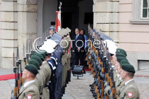  04.06.2014 WARSZAWA<br />GLOWNE UROCZYSTOSCI Z OKAZJI 25 LECIA WOLNYCH WYBOROW W POLSCE<br />N/Z PREZYDENT RP BRONISLAW KOMOROWSKI Z MALZONKA ANNA KOMOROWSKA ZOLNIERZE RODZAJOW SIL ZBROJNYCH<br /> 