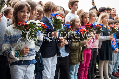  04.06.2014 WARSZAWA ODSLONIECIE POMNIKA MARII SKLODOWSKIEJ CURIE PRZEZ PREZYDENTOW RP I RF N/Z DZIECI   