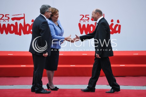  04.06.2014 WARSZAWA <br />GLOWNE UROCZYSTOSCI Z OKAZJI 25 LECIA WOLNYCH WYBOROW W POLSCE<br />N/Z PREZYDENT RP BRONISLAW KOMOROWSKI Z MALZONKA ANNA KOMOROWSKA TRAIAN BASESCU <br /> 