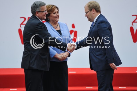  04.06.2014 WARSZAWA <br />GLOWNE UROCZYSTOSCI Z OKAZJI 25 LECIA WOLNYCH WYBOROW W POLSCE<br />N/Z PREZYDENT RP BRONISLAW KOMOROWSKI Z MALZONKA ANNA KOMOROWSKA URMAS PAET<br /> 