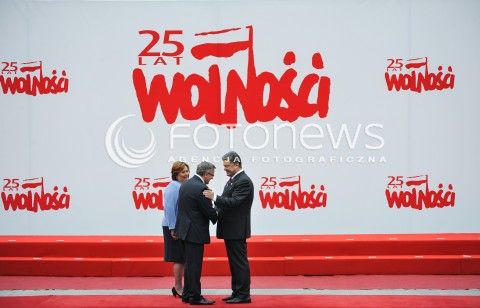  04.06.2014 WARSZAWA <br />GLOWNE UROCZYSTOSCI Z OKAZJI 25 LECIA WOLNYCH WYBOROW W POLSCE<br />N/Z PREZYDENT RP BRONISLAW KOMOROWSKI Z MALZONKA ANNA KOMOROWSKA PREZYDENT ELEKT UKRAINY PETRO POROSZENKO<br /> 