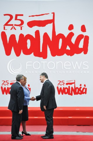  04.06.2014 WARSZAWA <br />GLOWNE UROCZYSTOSCI Z OKAZJI 25 LECIA WOLNYCH WYBOROW W POLSCE<br />N/Z PREZYDENT RP BRONISLAW KOMOROWSKI Z MALZONKA ANNA KOMOROWSKA PREZYDENT ELEKT UKRAINY PETRO POROSZENKO<br /> 