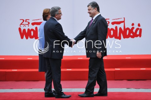  04.06.2014 WARSZAWA <br />GLOWNE UROCZYSTOSCI Z OKAZJI 25 LECIA WOLNYCH WYBOROW W POLSCE<br />N/Z PREZYDENT RP BRONISLAW KOMOROWSKI Z MALZONKA ANNA KOMOROWSKA PREZYDENT ELEKT UKRAINY PETRO POROSZENKO<br /> 
