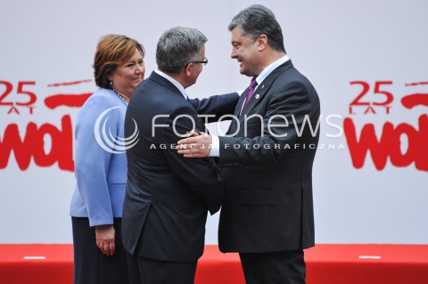  04.06.2014 WARSZAWA <br />GLOWNE UROCZYSTOSCI Z OKAZJI 25 LECIA WOLNYCH WYBOROW W POLSCE<br />N/Z PREZYDENT RP BRONISLAW KOMOROWSKI Z MALZONKA ANNA KOMOROWSKA PREZYDENT ELEKT UKRAINY PETRO POROSZENKO<br /> 