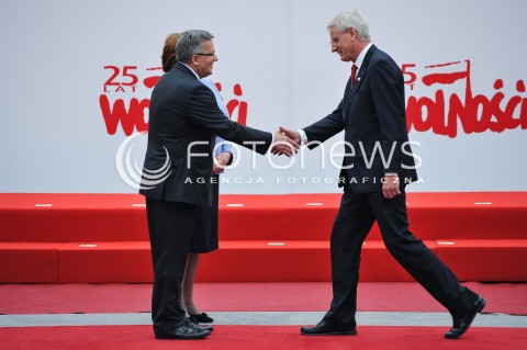  04.06.2014 WARSZAWA <br />GLOWNE UROCZYSTOSCI Z OKAZJI 25 LECIA WOLNYCH WYBOROW W POLSCE<br />N/Z PREZYDENT RP BRONISLAW KOMOROWSKI Z MALZONKA ANNA KOMOROWSKA CARL BILDT<br /> 