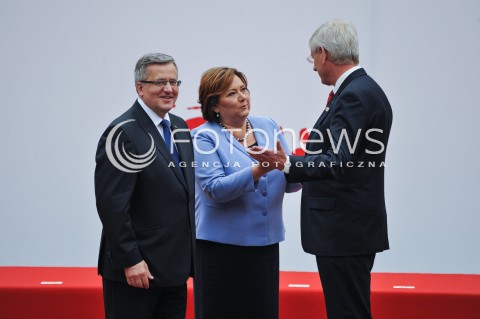  04.06.2014 WARSZAWA <br />GLOWNE UROCZYSTOSCI Z OKAZJI 25 LECIA WOLNYCH WYBOROW W POLSCE<br />N/Z PREZYDENT RP BRONISLAW KOMOROWSKI Z MALZONKA ANNA KOMOROWSKA CARL BILDT<br /> 