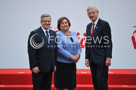  04.06.2014 WARSZAWA <br />GLOWNE UROCZYSTOSCI Z OKAZJI 25 LECIA WOLNYCH WYBOROW W POLSCE<br />N/Z PREZYDENT RP BRONISLAW KOMOROWSKI Z MALZONKA ANNA KOMOROWSKA CARL BILDT<br /> 