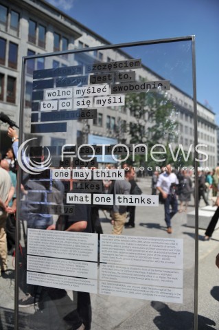  05.06.2014 WARSZAWA<br />ODSLONIECIE MEMORIALU WOLNEGO SLOWA<br />N/Z TABLICA INFORMACYJNA<br /> 