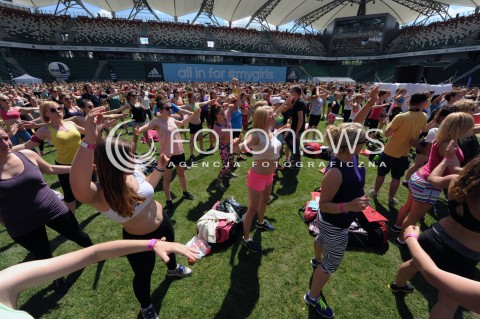  07.06.2014 WARSZAWA<br />REKORD GUINNESSA W FITNESS Z EWA CHODAKOWSKA NA STADIONIE PEPSI ARENA<br />N/Z CWICZACY<br /> 