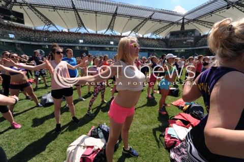  07.06.2014 WARSZAWA<br />REKORD GUINNESSA W FITNESS Z EWA CHODAKOWSKA NA STADIONIE PEPSI ARENA<br />N/Z CWICZACY<br /> 