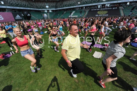  07.06.2014 WARSZAWA<br />REKORD GUINNESSA W FITNESS Z EWA CHODAKOWSKA NA STADIONIE PEPSI ARENA<br />N/Z CWICZACY<br /> 