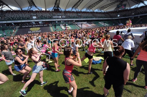  07.06.2014 WARSZAWA<br />REKORD GUINNESSA W FITNESS Z EWA CHODAKOWSKA NA STADIONIE PEPSI ARENA<br />N/Z CWICZACY<br /> 