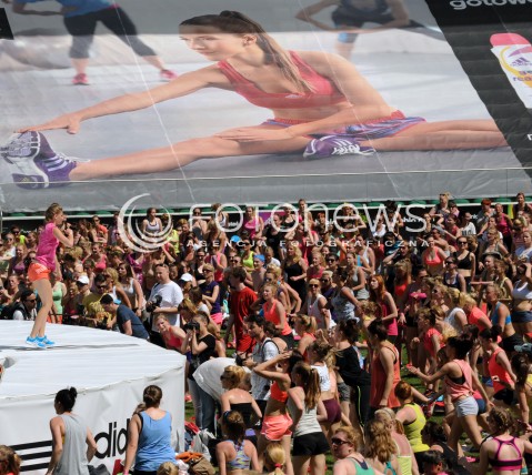  07.06.2014 WARSZAWA<br />REKORD GUINNESSA W FITNESS Z EWA CHODAKOWSKA NA STADIONIE PEPSI ARENA<br />N/Z CWICZACY<br /> 