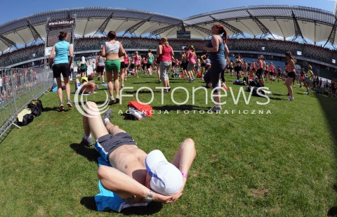  07.06.2014 WARSZAWA<br />REKORD GUINNESSA W FITNESS Z EWA CHODAKOWSKA NA STADIONIE PEPSI ARENA<br />N/Z CWICZACY PLAZOWICZ<br /> 