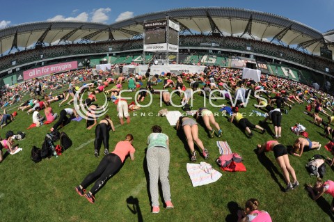  07.06.2014 WARSZAWA<br />REKORD GUINNESSA W FITNESS Z EWA CHODAKOWSKA NA STADIONIE PEPSI ARENA<br />N/Z CWICZACY<br /> 