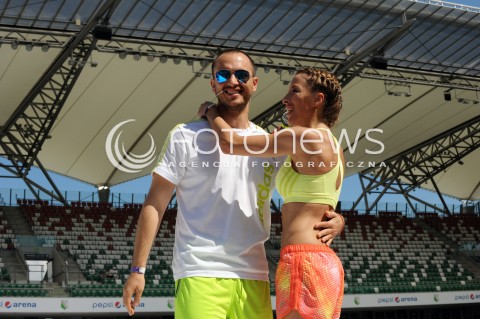  07.06.2014 WARSZAWA<br />REKORD GUINNESSA W FITNESS Z EWA CHODAKOWSKA NA STADIONIE PEPSI ARENA<br />N/Z EWA CHODAKOWSKA LEFTERIS KAVOUKIS<br /> 