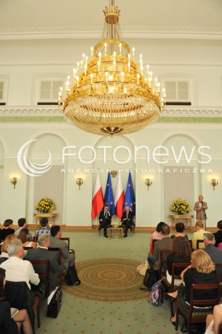  09.06.2014 WARSZAWA<br />DEBATA CZEGO NIE MOZNA KUPIC ZA PIENIADZE W PALACU PREZYDENCKIM<br />N/Z LUKASZ PAWLIK MICHAEL SANDEL<br /> 