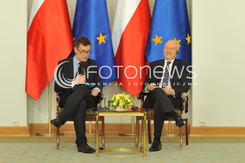  09.06.2014 WARSZAWA<br />DEBATA CZEGO NIE MOZNA KUPIC ZA PIENIADZE W PALACU PREZYDENCKIM<br />N/Z LUKASZ PAWLIK MICHAEL SANDEL<br /> 