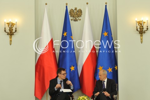  09.06.2014 WARSZAWA<br />DEBATA CZEGO NIE MOZNA KUPIC ZA PIENIADZE W PALACU PREZYDENCKIM<br />N/Z LUKASZ PAWLIK MICHAEL SANDEL<br /> 