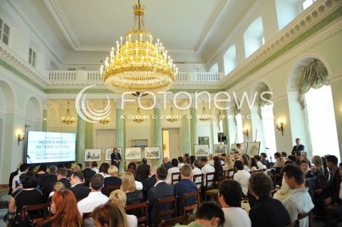  10.06.2014 WARSZAWA<br />UDZIAL MALZONKI PREZYDENTA RP ANNY KOMOROWSKIEJ W PODSUMOWANIU MIESIACA WIEDZY NA TEMAT AUTYZMU<br />N/Z ANNA KOMOROWSKA UCZESTNICY SPOTKANIA<br /> 