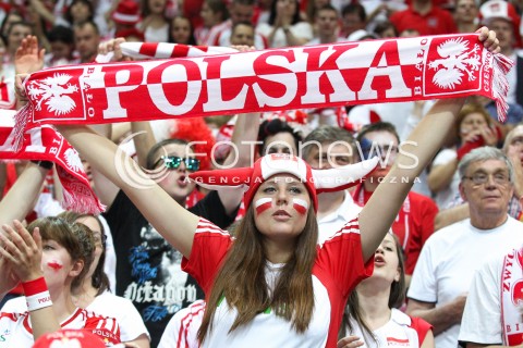  13.06.2014 KATOWICE SPODEK<br />SIATKOWKA MEZCZYZN <br />LIGA SWIATOWA 2014<br />FIVB VOLLEYBALL WORLD LEAGUE 2014<br />MECZ POLSKA - WLOCHY ( POLAND - ITALY ) <br />N/Z KIBICE REPREZENTACJI POLSKI DOPING SZALIKI FLAGI PASIAKI BIALO CZERWONE KOBIETA DZIEWCZYNA POMALOWANA TWARZ FLAGA NA TWARZY<br /> 