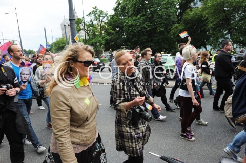  14.06.2014 WARSZAWA<br />PARADA ROWNOSCI<br />N/Z KATARZYNA PIEKARSKA DEMONSTRUJACY<br /> 