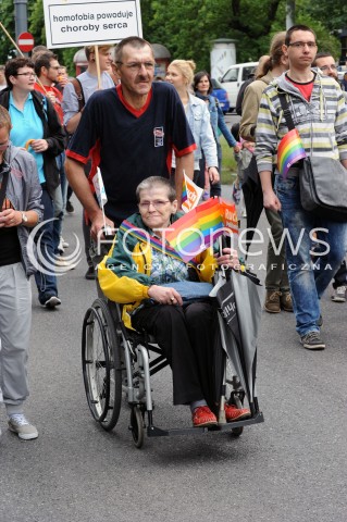  14.06.2014 WARSZAWA<br />PARADA ROWNOSCI<br />N/Z DEMONSTRUJACY WOZEK INWALIDZKI<br /> 