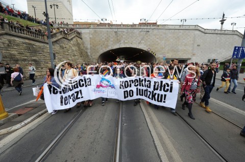  14.06.2014 WARSZAWA<br />PARADA ROWNOSCI<br />N/Z DEMONSTRUJACY TUNEL WZ KOREKTA PLCI<br /> 