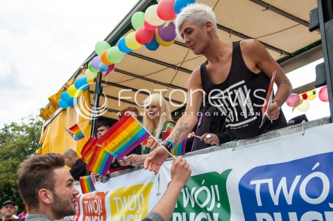  14.06.2014 WARSZAWA PARADA ROWNOSCI PRZESZLA ULICAMI WARSZAWY N/Z UCZESTNICY   