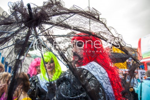  14.06.2014 WARSZAWA PARADA ROWNOSCI PRZESZLA ULICAMI WARSZAWY N/Z UCZESTNICY   