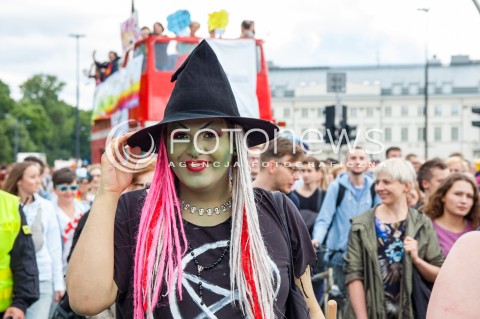  14.06.2014 WARSZAWA PARADA ROWNOSCI PRZESZLA ULICAMI WARSZAWY N/Z UCZESTNICY   