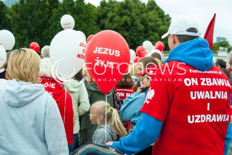  15.06.2014 MARSZ DLA JEZUSA PO RAZ TRZECI W WARSZAWIE N/Z UCZESTNICY   