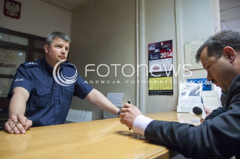 17.06.2014 WARSZAWA PROTEST PRZED KOMENDA POLICJI PRZECIWKO ZATRZYMANIU KRZYSZTOFA BOSAKA I ROBERTA WINNICKIEGO N/Z ARTUR ZAWISZA  