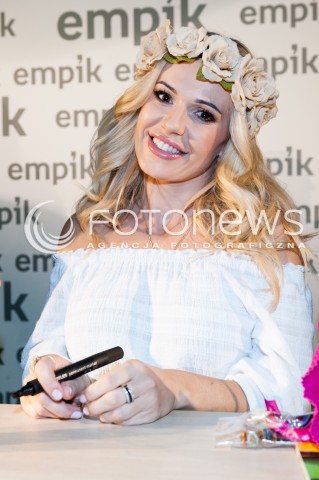  17.06.2014 WARSZAWA<br />
TOMEK LUBERT PROMUJE PLYTE LUBERT Z MILOSCI DO MUZYKI<br />
N/Z DODA<br />
 