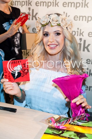  17.06.2014 WARSZAWA<br />
TOMEK LUBERT PROMUJE PLYTE LUBERT Z MILOSCI DO MUZYKI<br />
N/Z DODA<br />
 