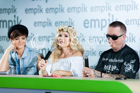  17.06.2014 WARSZAWA<br />
TOMEK LUBERT PROMUJE PLYTE LUBERT Z MILOSCI DO MUZYKI<br />
N/Z HONORATA HONEY SKARBEK DODA TOMEK LUBERT<br />
 