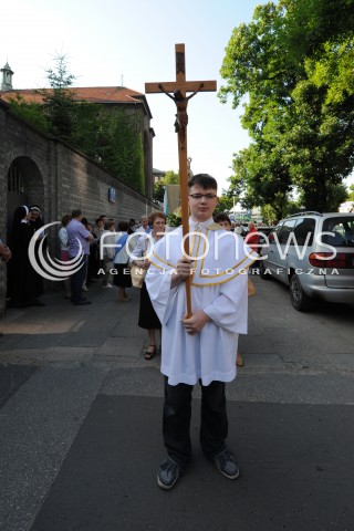  19.06.2014 WARSZAWA<br />OBCHODY SWIETA BOZEGO CIALA<br />N/Z MINISTRANT NIOSACY KRZYZ<br /> 