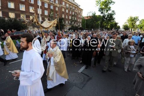  19.06.2014 WARSZAWA<br />OBCHODY SWIETA BOZEGO CIALA<br />N/Z PROCESJA<br /> 