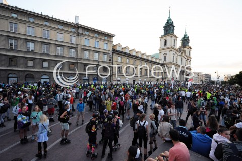  19.06.2014 WARSZAWA<br />BICIE REKORDU GUINNESSA W ROLKACH<br />N/Z UCZESTNICY IMPREZY<br /> 