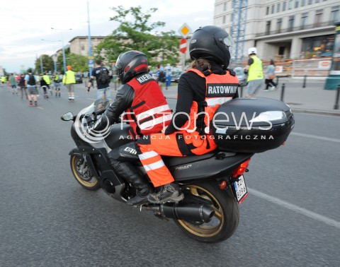  19.06.2014 WARSZAWA<br />BICIE REKORDU GUINNESSA W ROLKACH<br />N/Z RATOWNIK MEDYCZNY NA MOTORZE<br /> 