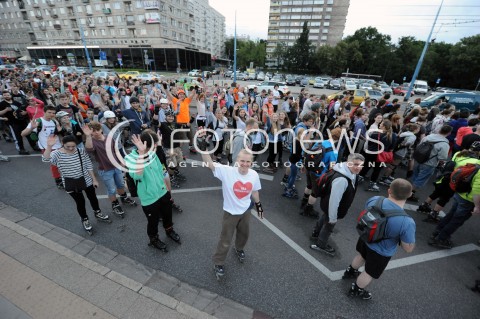  19.06.2014 WARSZAWA<br />BICIE REKORDU GUINNESSA W ROLKACH<br />N/Z RADOSNI UCZESTNICY IMPREZY<br /> 