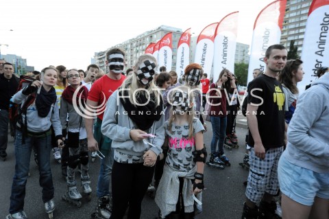  19.06.2014 WARSZAWA<br />BICIE REKORDU GUINNESSA W ROLKACH<br />N/Z URZESTNICY IMPREZY Z POMALOWANYMI TWARZAMI<br /> 