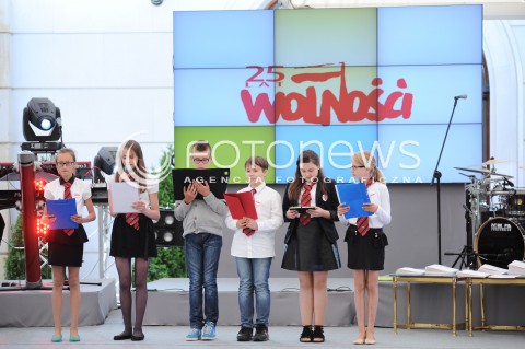  23.06.2014 WARSZAWA<br />PARA PREZYDENCKA NA SPOTKANIU MLODZI NA WOLNOSCI<br />N/Z DZIECI<br /> 