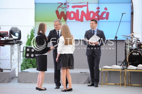  23.06.2014 WARSZAWA<br />PARA PREZYDENCKA NA SPOTKANIU MLODZI NA WOLNOSCI<br />N/Z PREZYDENT RP BRONISLAW KOMOROWSKI<br /> 