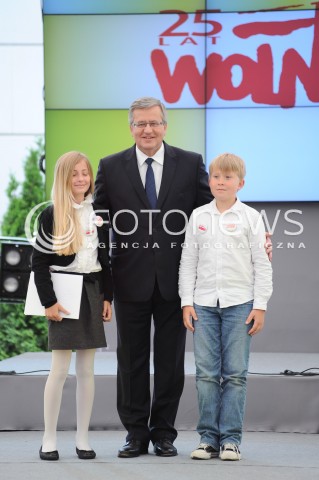  23.06.2014 WARSZAWA<br />PARA PREZYDENCKA NA SPOTKANIU MLODZI NA WOLNOSCI<br />N/Z PREZYDENT RP BRONISLAW KOMOROWSKI<br /> 